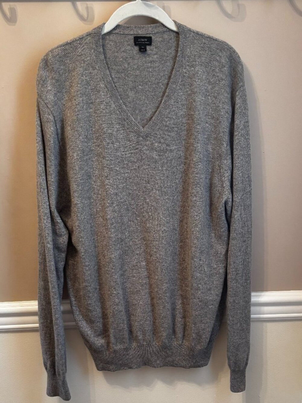 J. Crew Man's 10% Cashmere V-Neck Sweater Size XL in color Gray